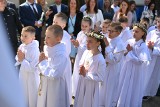Uczniowie ze Szkoły Podstawowej w Maniewie przystąpili do sakramentu Pierwszej Komunii Świętej [ZDJĘCIA]