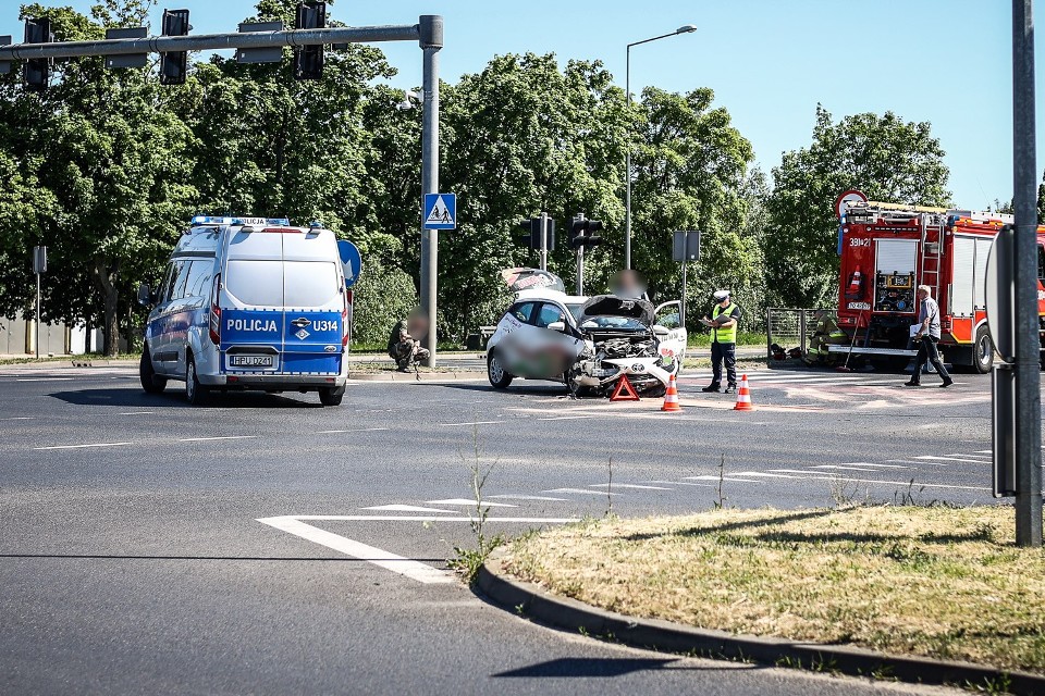 Wypadek na największym skrzyżowaniu w Lesznie. Jeden z...