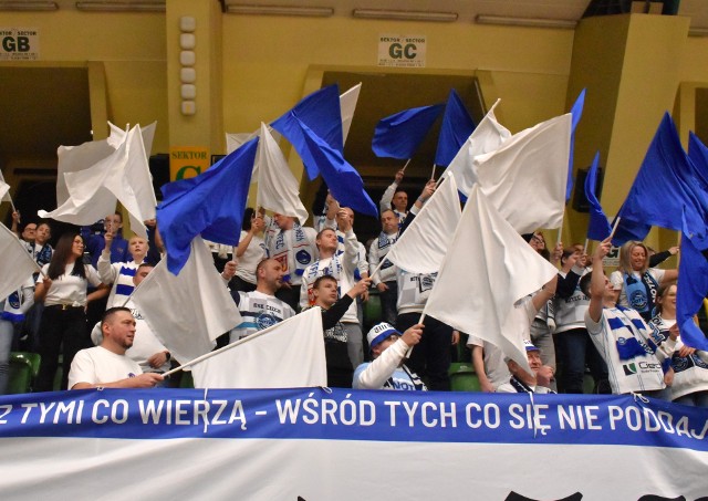 Kibice Noteci Inowrocław wierzą w awans swojej drużyny do koszykarskiej I ligi.