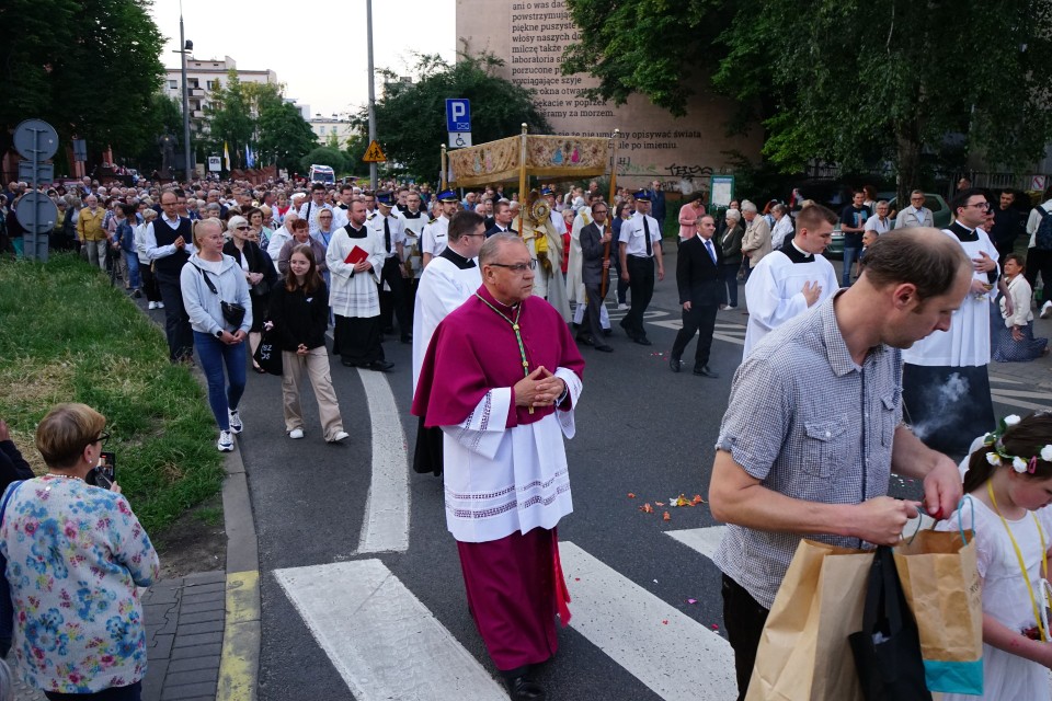 Ulicami Poznania przeszła procesja eucharystyczna.