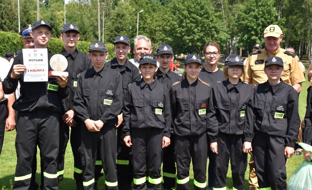 Najlepsi w powiatowych zawodach młodzieżowych drużyn pożarniczych w Rypinie okazali się strażacy z Radzik Dużych