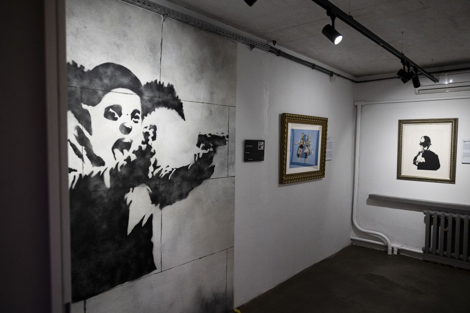 W Muzeum Banksy'ego w Krakowie na ulicy Berka Joselewicza 21...