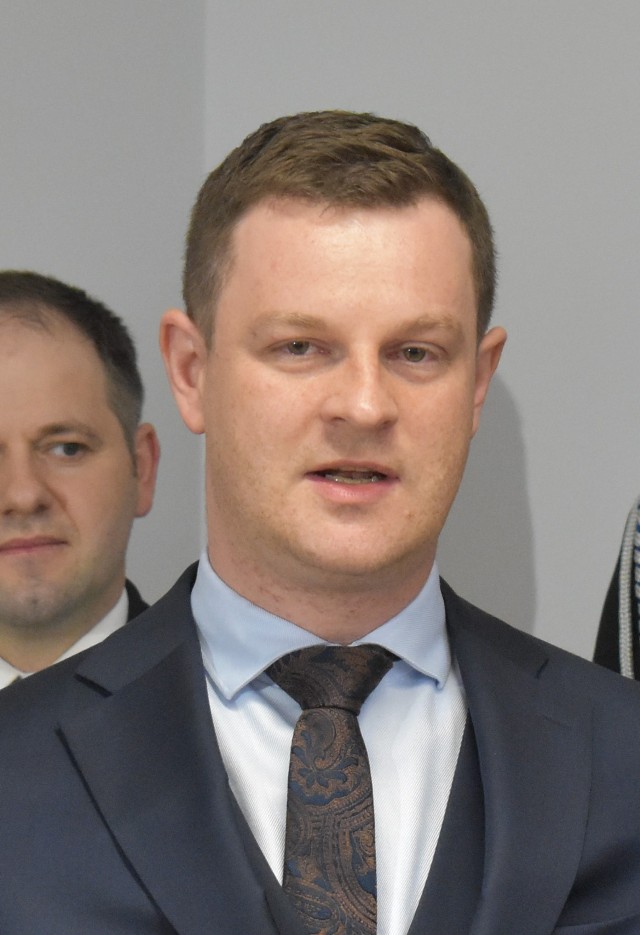 Marcin Ratułowski - dotychczasowy burmistrz Czarnego Dunajca dostał się do drugiej tury wyborów. Zmierzy się w niej z Pawłem Dziubkiem