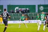 Warta Poznań wygrywa z Widzewem Łódź po wyjątkowym trafieniu Mateusza Kupczaka