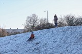 Śnieg pokrył miasto, czas na zimowe atrakcje. Zobacz zdjęcia