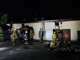 Pożar w gminie Unisław. Rodzina nocą musiała opuścić dom - zobaczcie zdjęcia z akcji