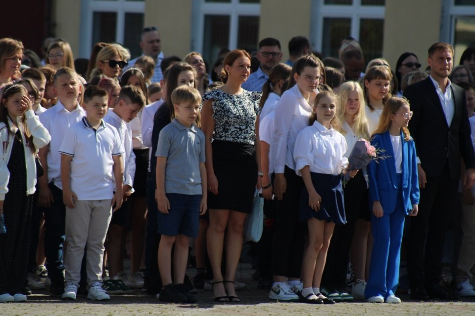 Rok szkolny zakończony, pora na wakacje. Uczniowie „Dziewiątki” oficjalnie pożegnali się ze szkołą na dwa miesiące [FOTO]