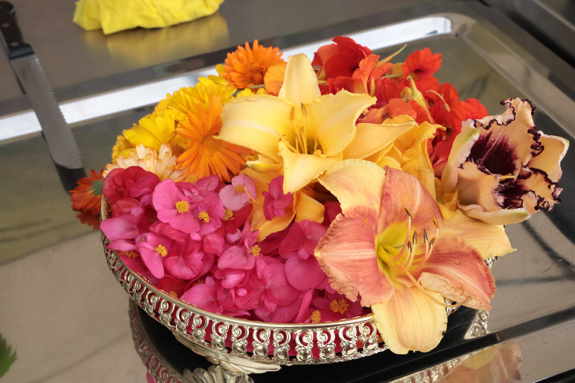 Edible flowers: How garden blooms can enhance dishes and health
