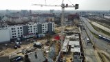 Nowe bloki BTBS powstają na Bocianowie w Bydgoszczy. Na budowie pracują żurawie - zdjęcia 