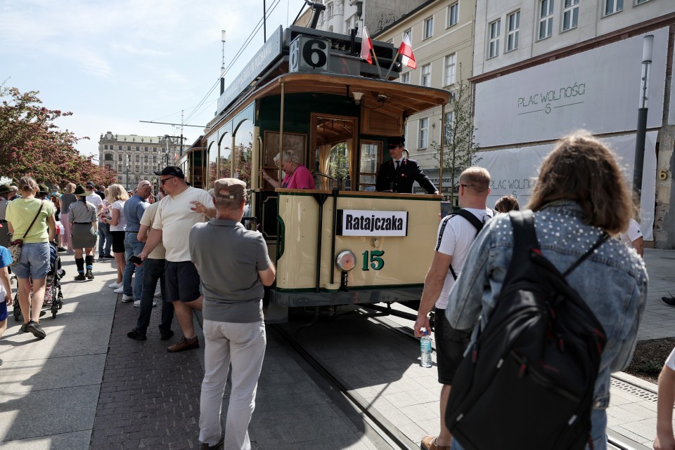 Na poznańskich ulicach można spotkać historyczne autobusy i...