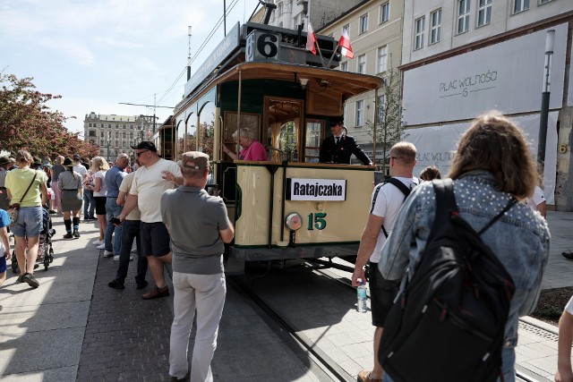 Na poznańskich ulicach można spotkać historyczne autobusy i tramwaje MPK