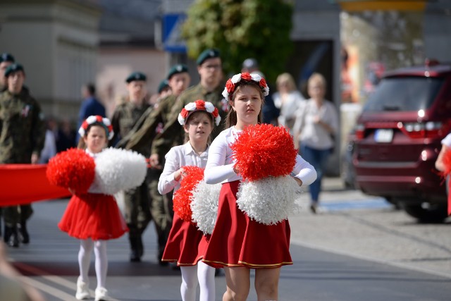 Święto Narodowe Trzeciego Maja w Więcborku - zdjęcia. Oficjalne obchody na rynku