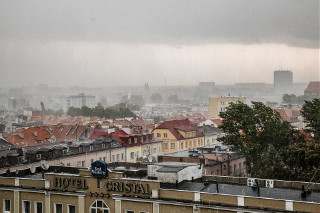 Ostrzeżenie przed silnymi burzami z gradem w Podlaskiem. Rozsyłane są alerty RCB!