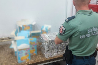 71-latek wpadł na gorącym uczynku! Zgadnijcie, co ukrył w chrupkach