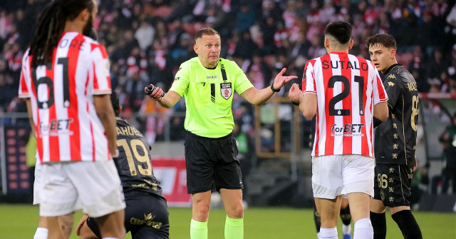 Komentarz sportowy. O niewidzialnej (dla sędziów) ręce i bólu głowy trenera Jagiellonii