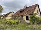 Dolnośląski Czarnobyl. Tę wieś wysiedlono przez budowę huty. Niektórzy nie chcieli jej opuścić!