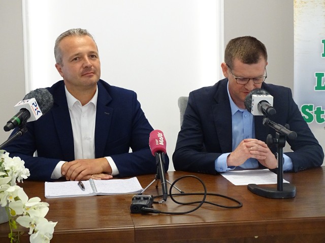 Burmistrz Kruszwicy Mikołaj Bogdanowicz (z lewej) i jego zastępca Adam Pilarski