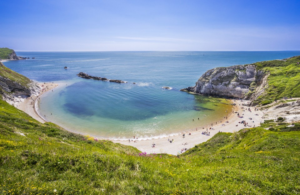 Położona w hrabstwie Dorset, ta plaża oferuje nie tylko...