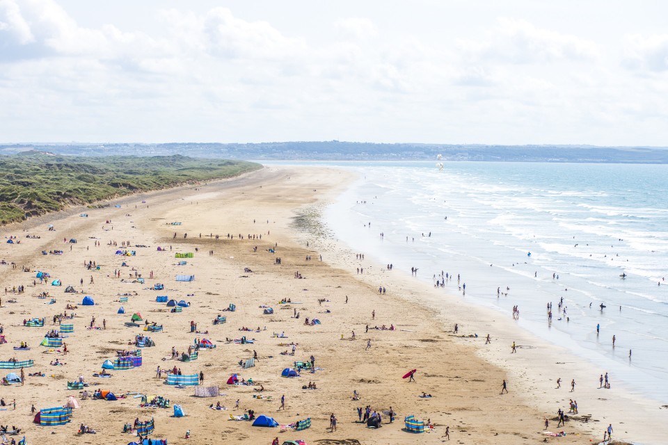 Plaża w North Devon oferuje nie tylko świetne fale, ale...