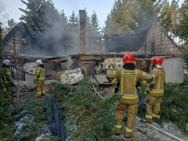 Sąsiedzi podejrzewali, że to mężczyzna, który mieszkał w tym domu - podpalił go. Co ustalił prokuratura w sprawie pożaru w Nowejwsi Chełmińskiej?