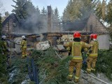 Czemu spłonął dom w Nowejwsi Chełmińskiej? Mieszkańcy podejrzewali sąsiada. Jaka jest prawda? Zdjęcia