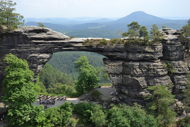 Widziałeś już Adršpach, co dalej? Oto 5 najciekawszych skalnych miast w Czechach