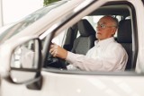 Mało znany objaw choroby Alzheimera możesz zauważyć podczas jazdy samochodem. Zwróć na to uwagę