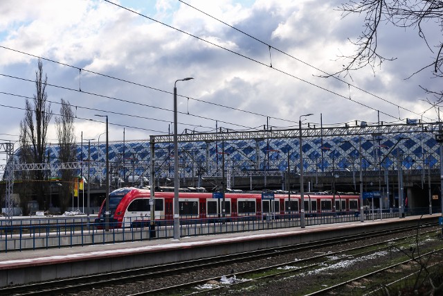 Poznań Główny to 2. najbardziej zatłoczony dworzec kolejowy w Polsce. I największy w Wielkopolsce, odpowiadający za aż 35,5 proc. wymiany pasażerskiej w województwie. W 2023 r. z Poznania Głównego skorzystało 24,92 mln podróżnych. 