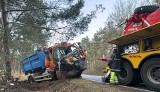 Wypadek w Toruniu. Nie żyje kierowca ciężarówki - zdjęcia