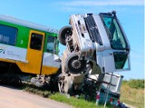 Katastrofa kolejowa w Polsce. Zderzenie pociągu i ciężarówki. Kilkanaście osób rannych!