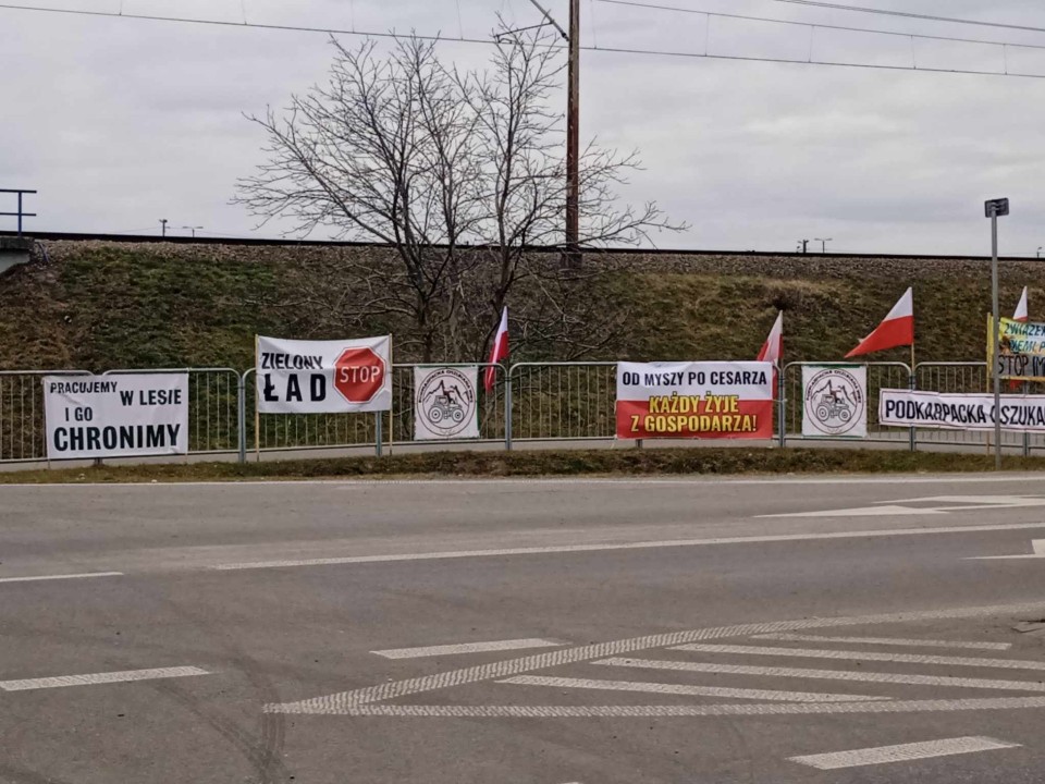 Rolnicy z powiatu aleksandrowskiego protestują w Medyce.