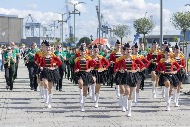 Mażoretki, orkiestra i tańce ludowe – wielki koncert w Wasilkowie