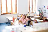 Nie każdy nauczyciel ma wakacje. Ta grupa pracuje według innych zasad