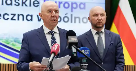 Sejmik wraca do paktu migracyjnego. Przewodniczący zwołuje dwie sesje, marszałek wiec