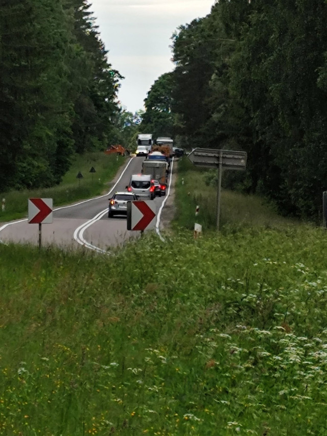 Wypadek na DK 19 w pow. sokólskim. Zderzenie dwóch pojazdów, dwie osoby poszkodowane