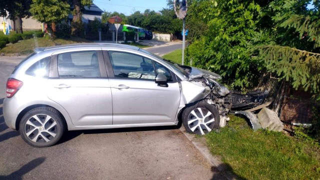 Pijany kierowca rozbił auto w powiecie leszczyńskim