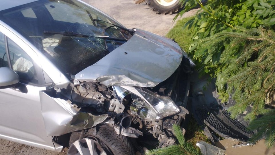 Pijany kierowca rozbił auto w powiecie leszczyńskim
