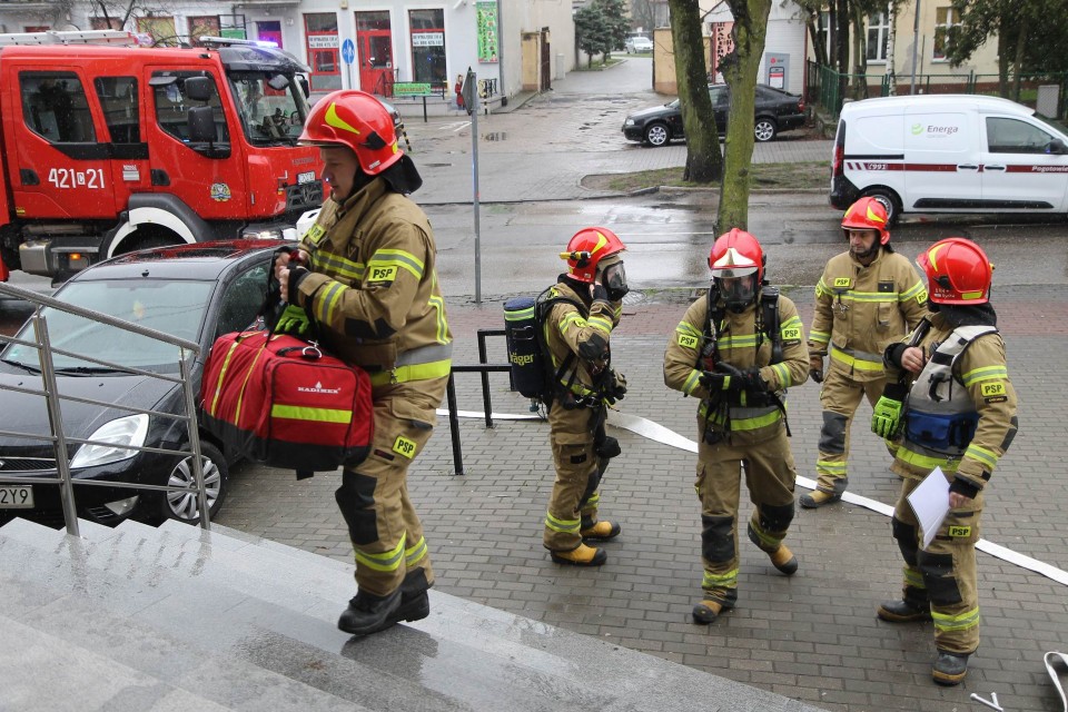 Do budynku "Ronda" wbiegł zastęp chełmińskich strażaków