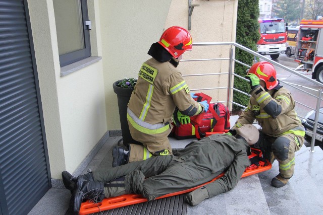Ćwiczenia w kinoteatrze Rondo w Chełmnie, strażacy z PSP i OSP przeprowadzili we wtorek 5 marca