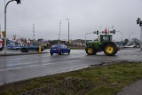 Protest rolników w Nowym Ciechocinku. Zablokowane skrzyżowanie i DK91. Zdjęcia, wideo