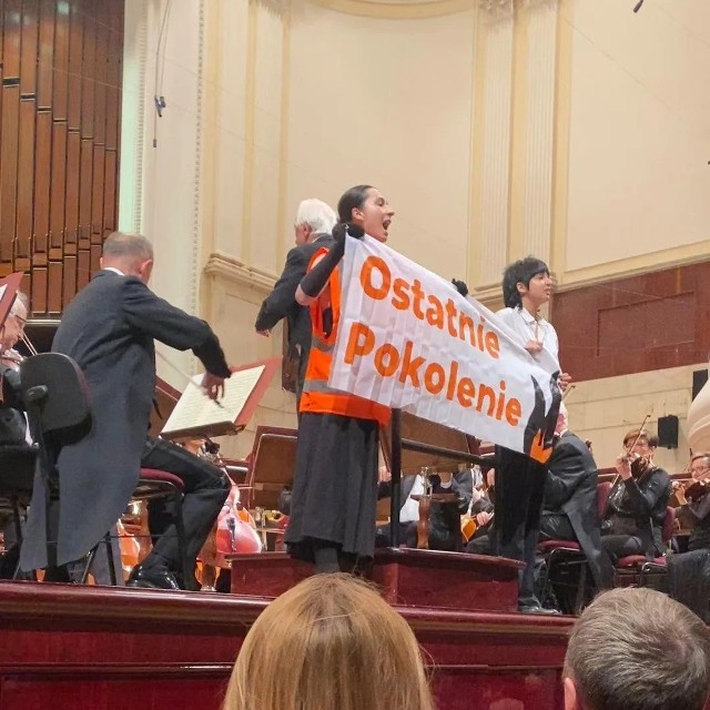 Aktywistki Ostatniego Pokolenia zakłóciły jubileuszowy koncert maestro Antoniego Wita w Filharmonii Narodowej.