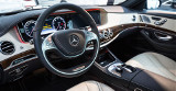 Mercedes z szoferem zamiast taxi. Biznes limuzyn dla VIP-ów w Polsce ma się dobrze