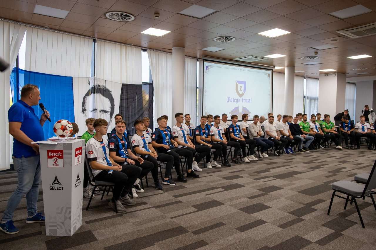 Zawisza Bydgoszcz zaprezentował się swoim kibicom. Padły deklaracje ...