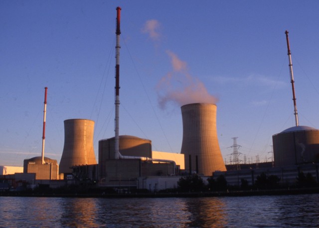 Nuclear station Tihange Belgium ; Centrale nucleaire,Tihange, Belgique, Reporters / EUREKA