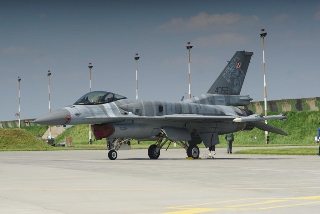 Poznański „tygrysi” F-16, jedna z wizytówek bazy w Krzesinach. Tego typu myśliwce zaprezentowane będą w powietrzu i na ziemi