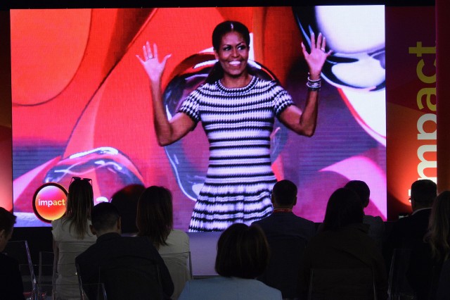 - Byłam dzieckiem klasy robotniczej, które na drodze kariery odhacza kolejne punkty do zrobienia. Ale nie byłam z tego powodu szczęśliwa - mówi Michelle Obama, była Pierwsza Dama Ameryki na konferencji Impact 2024 w Poznaniu.