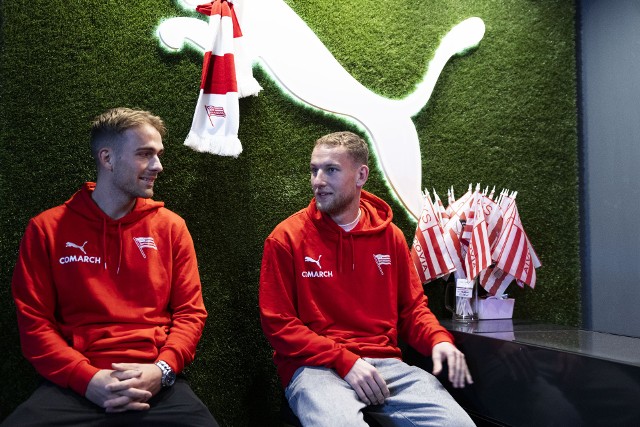 Mikkel Maigaard (z lewej) i Andreas Skavgaard podczas spotkania z kibicami w sklepie Cracovii