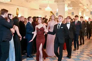 Studniówka III LO w Białymstoku. Sto dni do matury w wyjątkowej oprawie