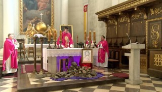 Msza święta z Sanktuarium na Świętym Krzyżu. ZAPIS LIVE