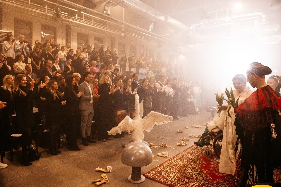 „Łabędzie”, spektakl teatru tańca w choreografii Tobiasza...